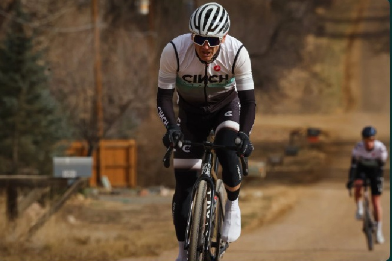 bending elbows when climbing